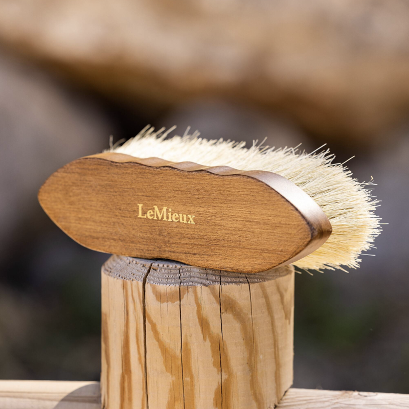 LeMieux Artisan Deep Clean Dandy Brush Brown-3